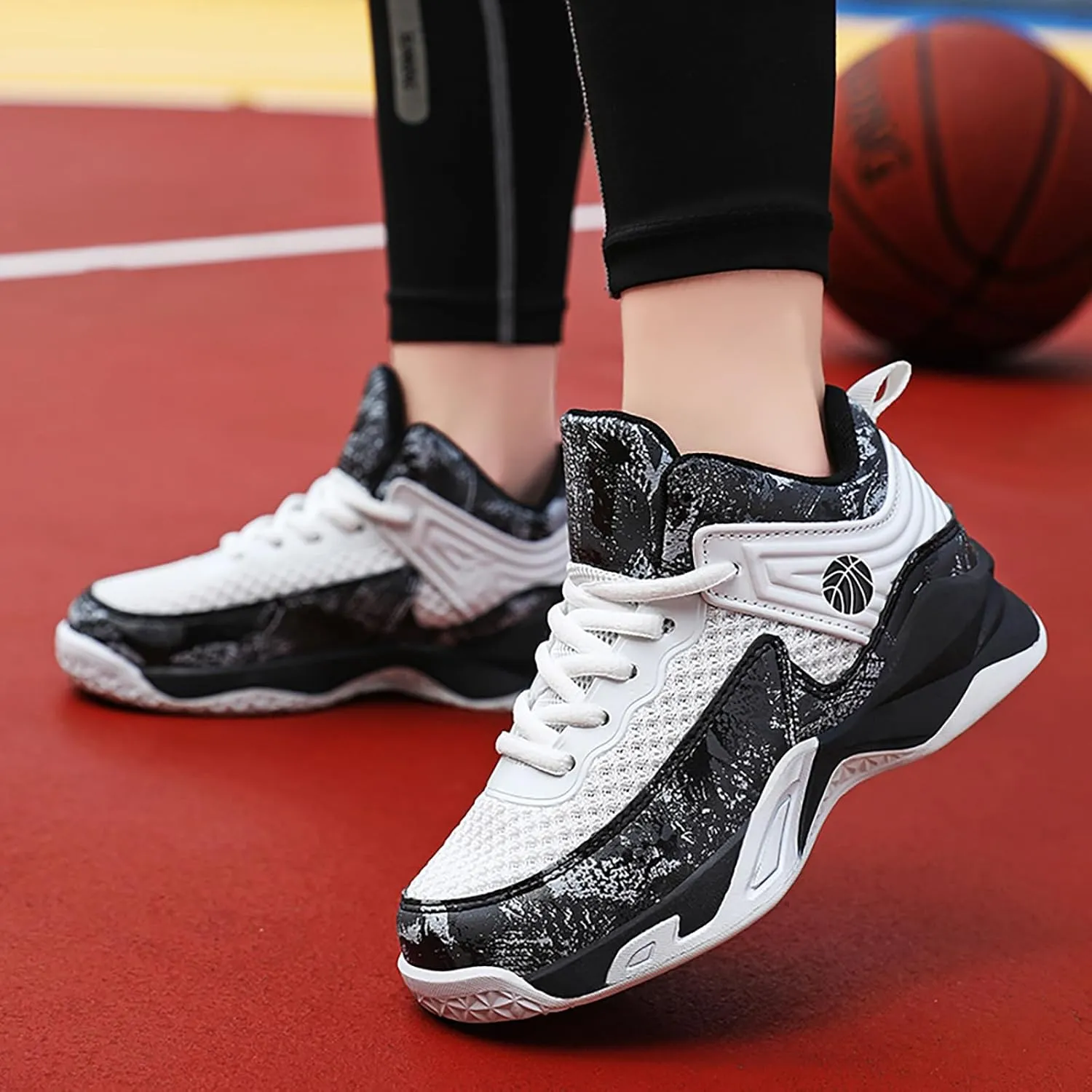 Boys Basketball Shoes Lightweight Breathable Kids Basketball Sneakers Fashion Walking Tennis Shoes for Boys Girls