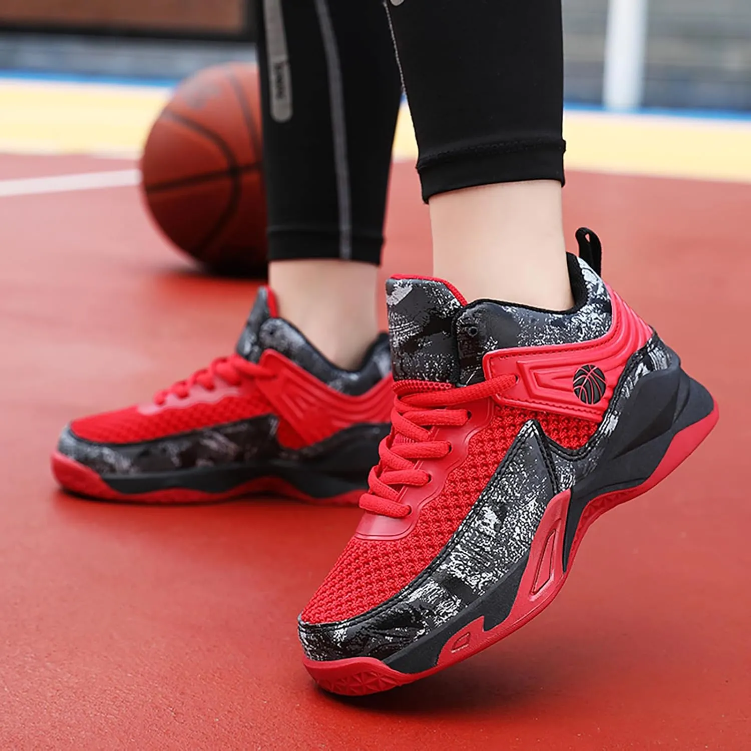 Boys Basketball Shoes Lightweight Breathable Kids Basketball Sneakers Fashion Walking Tennis Shoes for Boys Girls