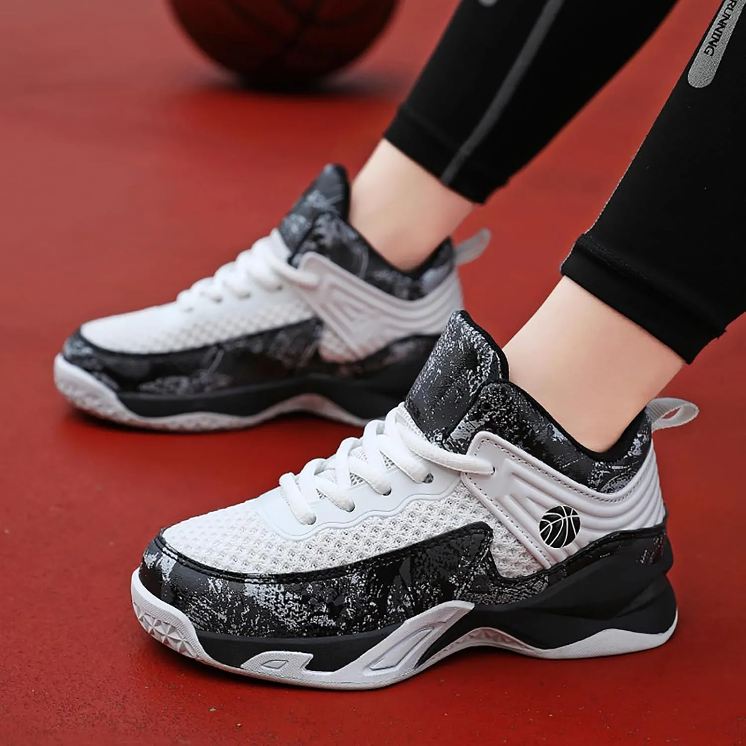 Boys Basketball Shoes Lightweight Breathable Kids Basketball Sneakers Fashion Walking Tennis Shoes for Boys Girls