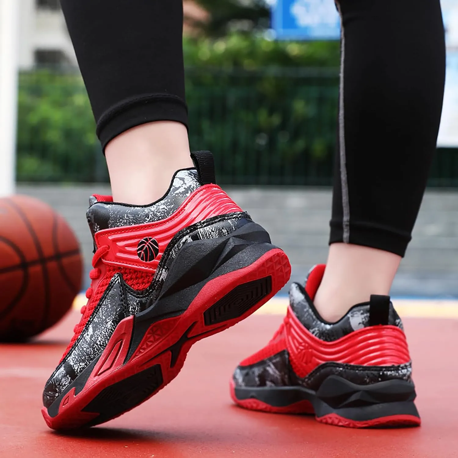 Boys Basketball Shoes Lightweight Breathable Kids Basketball Sneakers Fashion Walking Tennis Shoes for Boys Girls