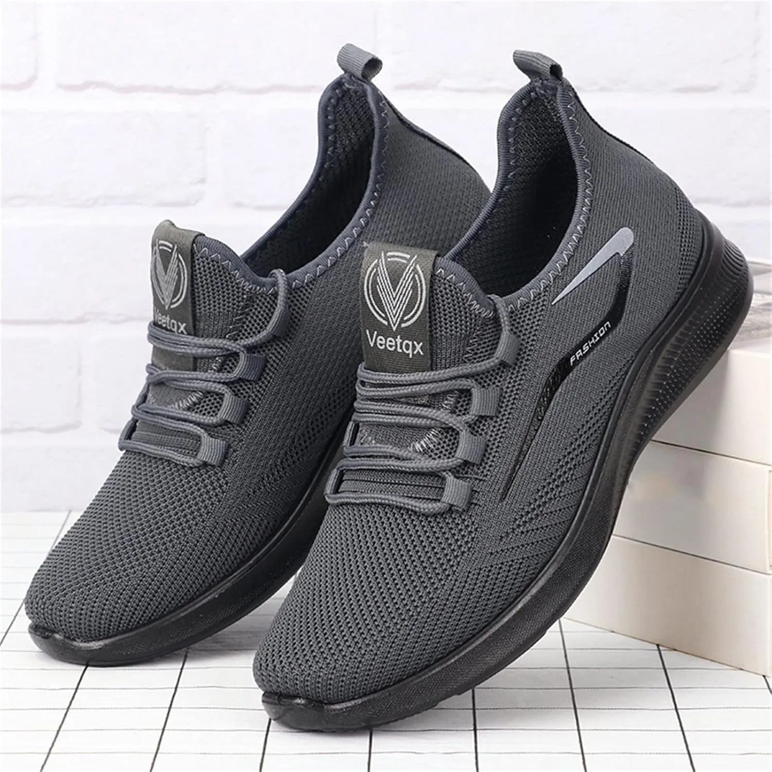 Fashion Spring and Summer Men Sports Shoes Flat Bottom Light Slip On Elastic Fly Woven Mesh Mens Basketball Sneaker