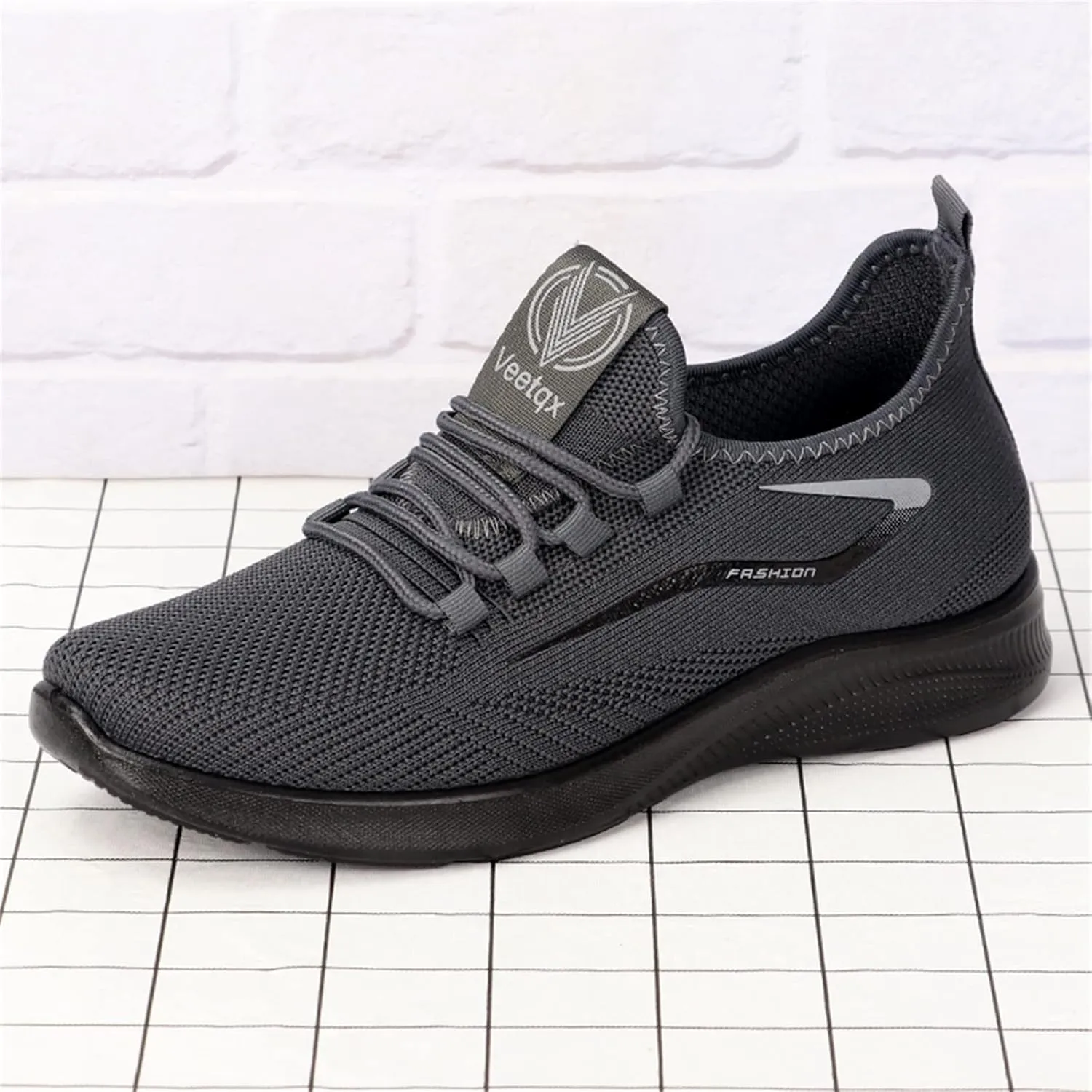 Fashion Spring and Summer Men Sports Shoes Flat Bottom Light Slip On Elastic Fly Woven Mesh Mens Basketball Sneaker