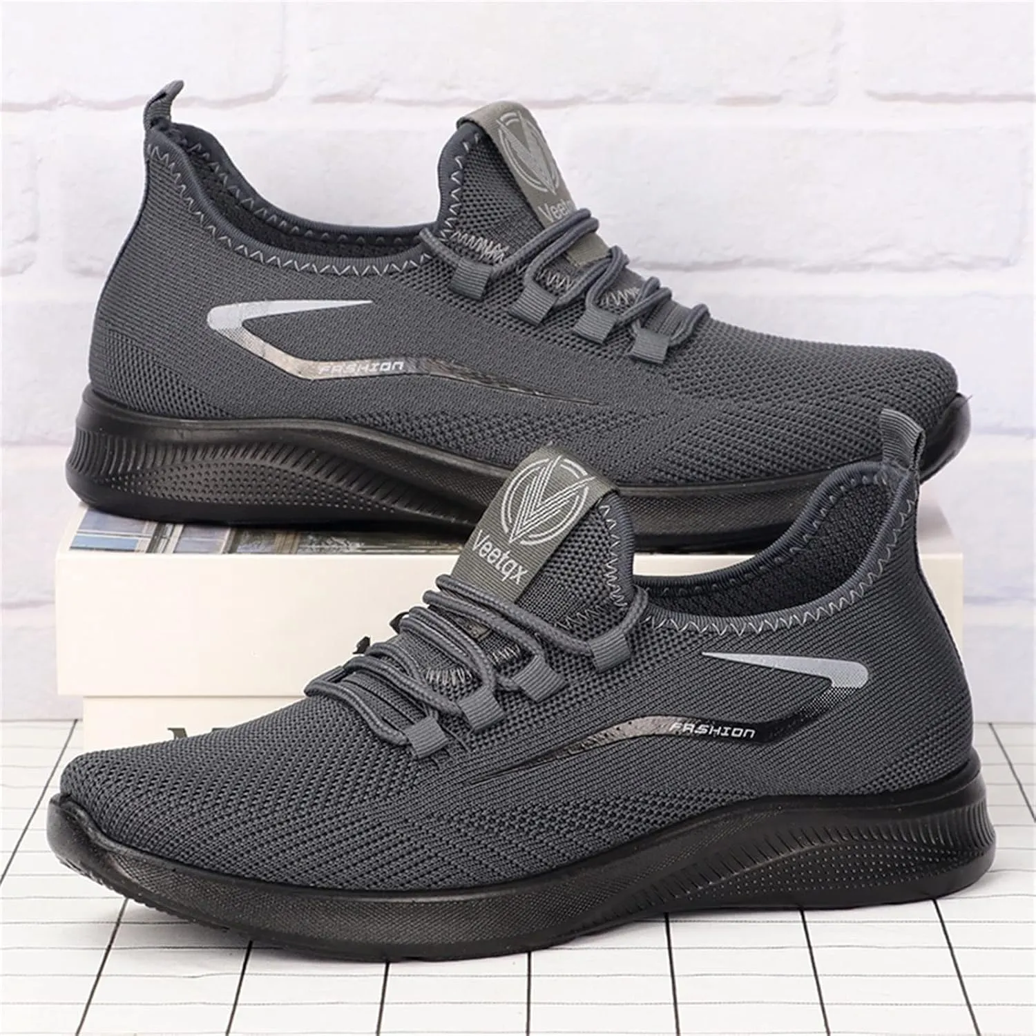 Fashion Spring and Summer Men Sports Shoes Flat Bottom Light Slip On Elastic Fly Woven Mesh Mens Basketball Sneaker