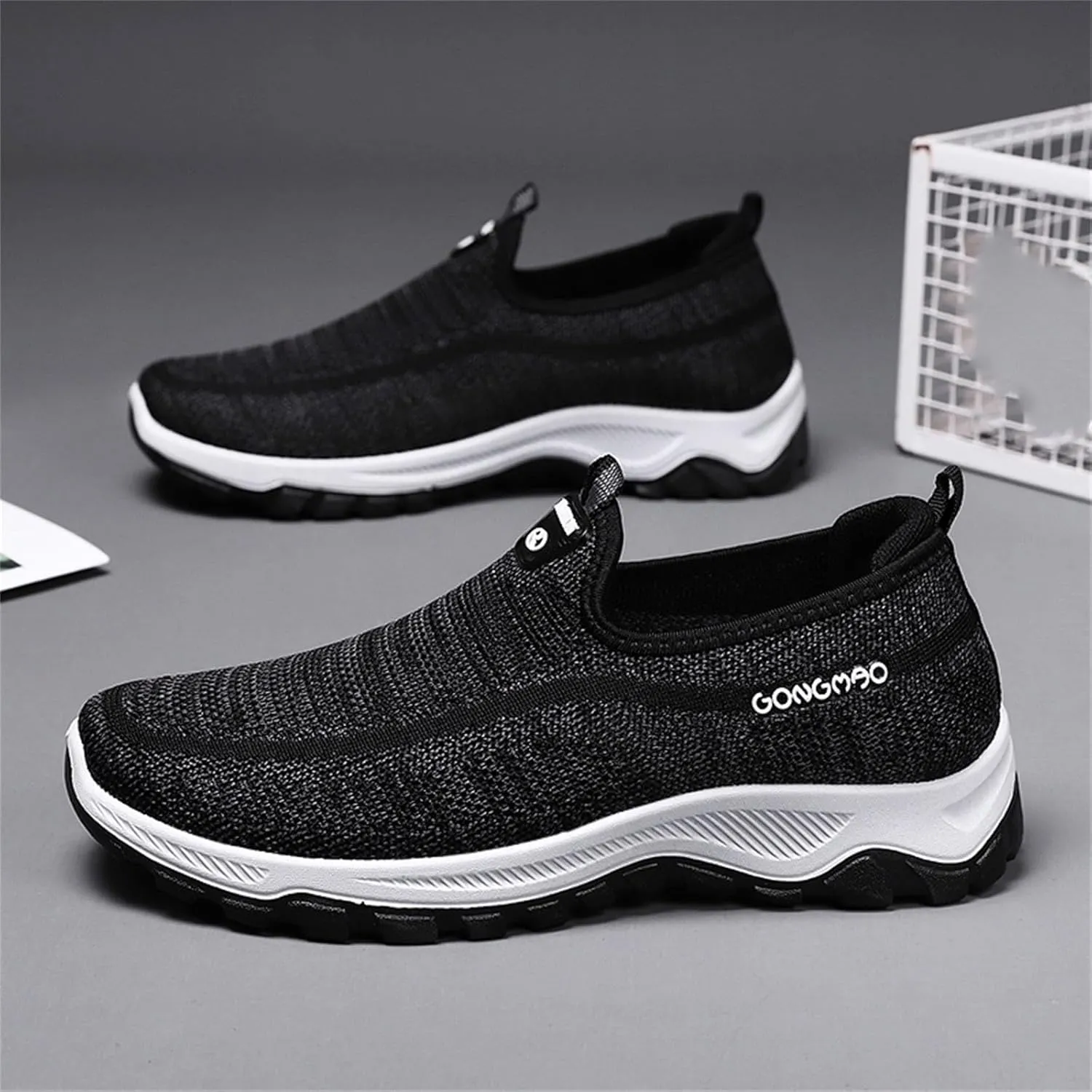 Fashion Summer and Men Solid Color Fly Woven Mesh Breathable and Comfortable Slip On Steel Toe Sneaker Boots for Men