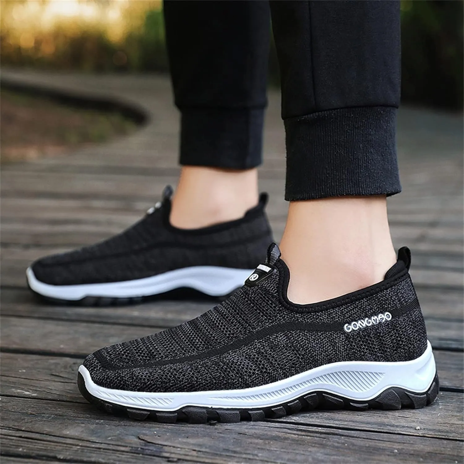 Fashion Summer and Men Solid Color Fly Woven Mesh Breathable and Comfortable Slip On Steel Toe Sneaker Boots for Men