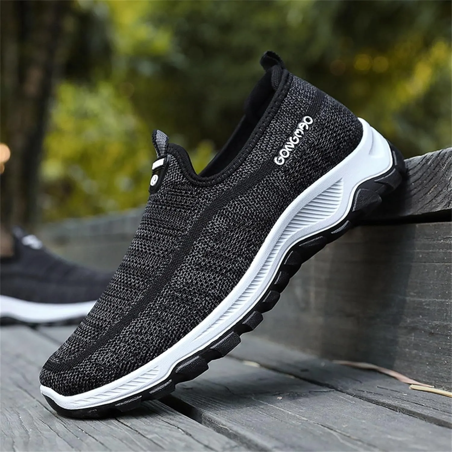 Fashion Summer and Men Solid Color Fly Woven Mesh Breathable and Comfortable Slip On Steel Toe Sneaker Boots for Men