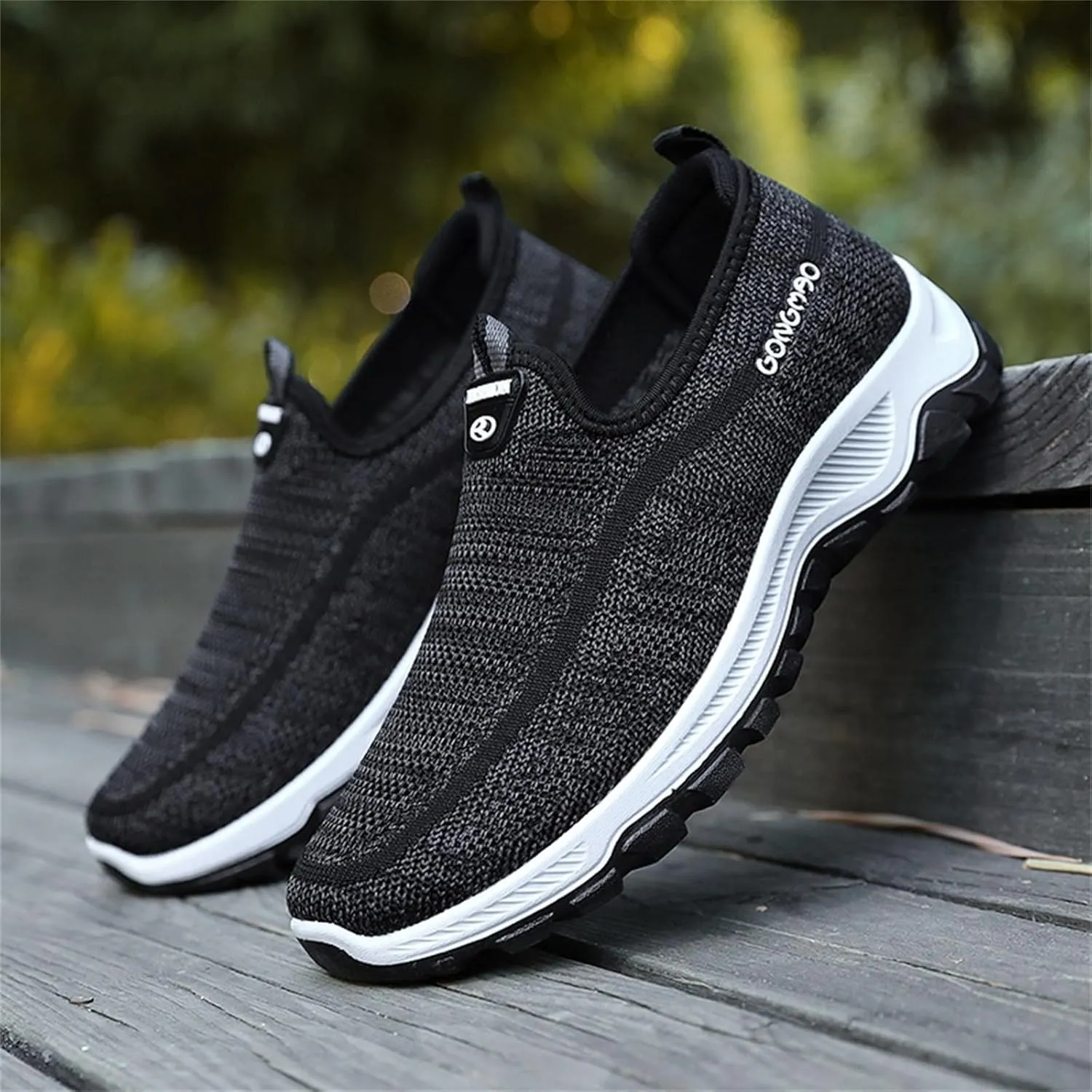 Fashion Summer and Men Solid Color Fly Woven Mesh Breathable and Comfortable Slip On Steel Toe Sneaker Boots for Men