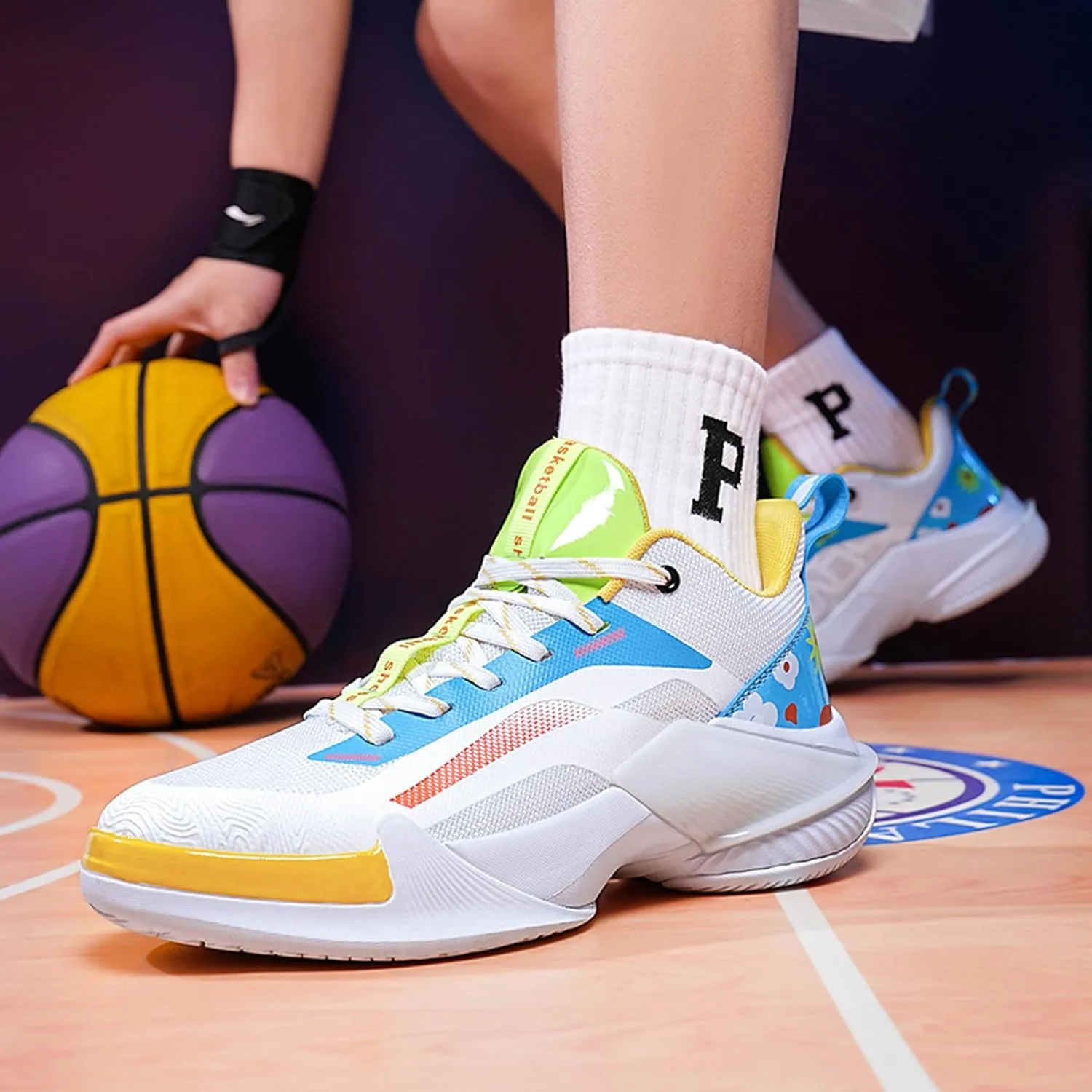 Lace Up Graffiti Fashionable Lightweight Casual Basketball Shoes Skateboarding Shoes for Men Women