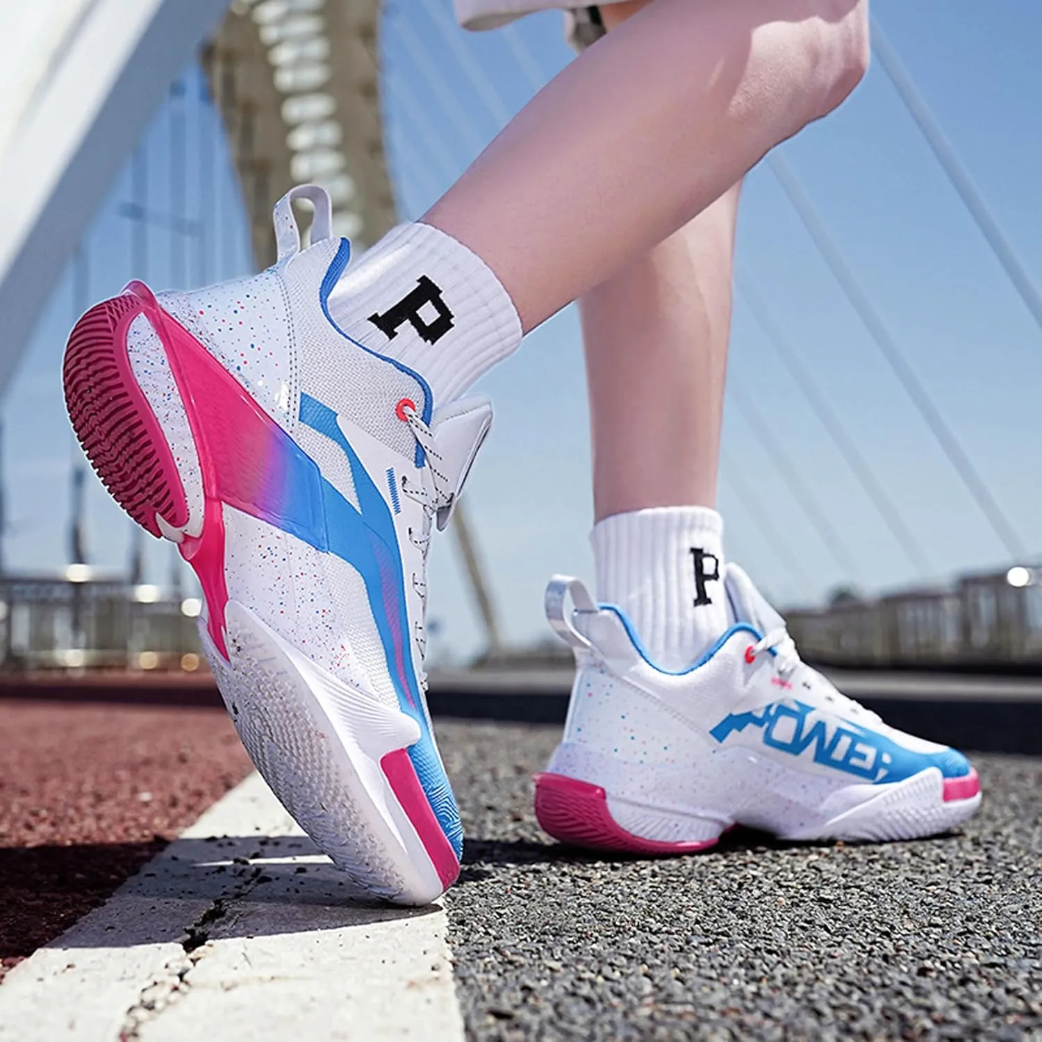 Lace Up Graffiti Fashionable Lightweight Casual Basketball Shoes Skateboarding Shoes for Men Women
