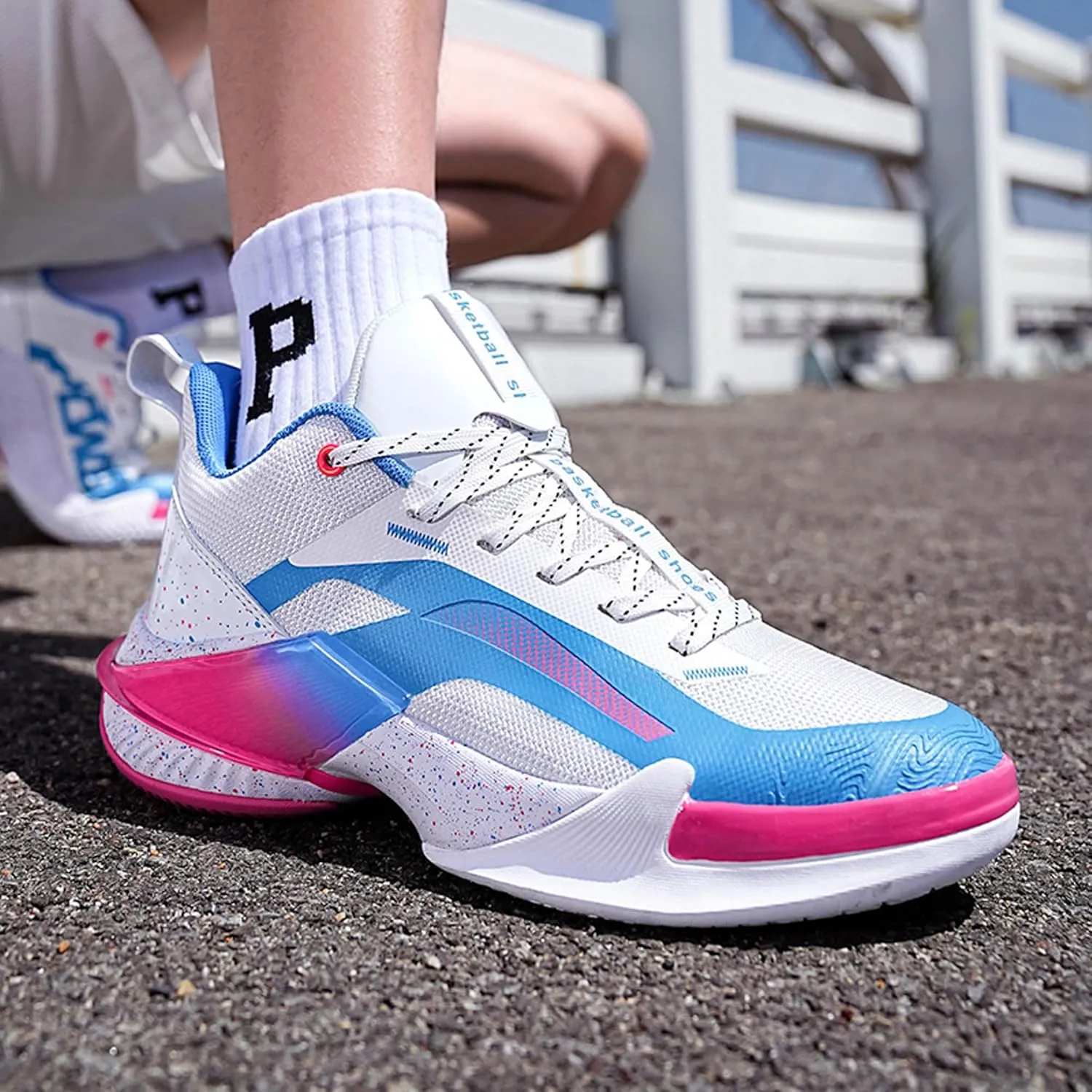 Lace Up Graffiti Fashionable Lightweight Casual Basketball Shoes Skateboarding Shoes for Men Women