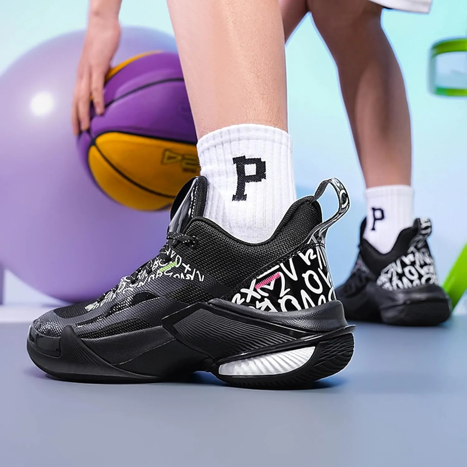 Lace Up Graffiti Fashionable Lightweight Casual Basketball Shoes Skateboarding Shoes for Men Women