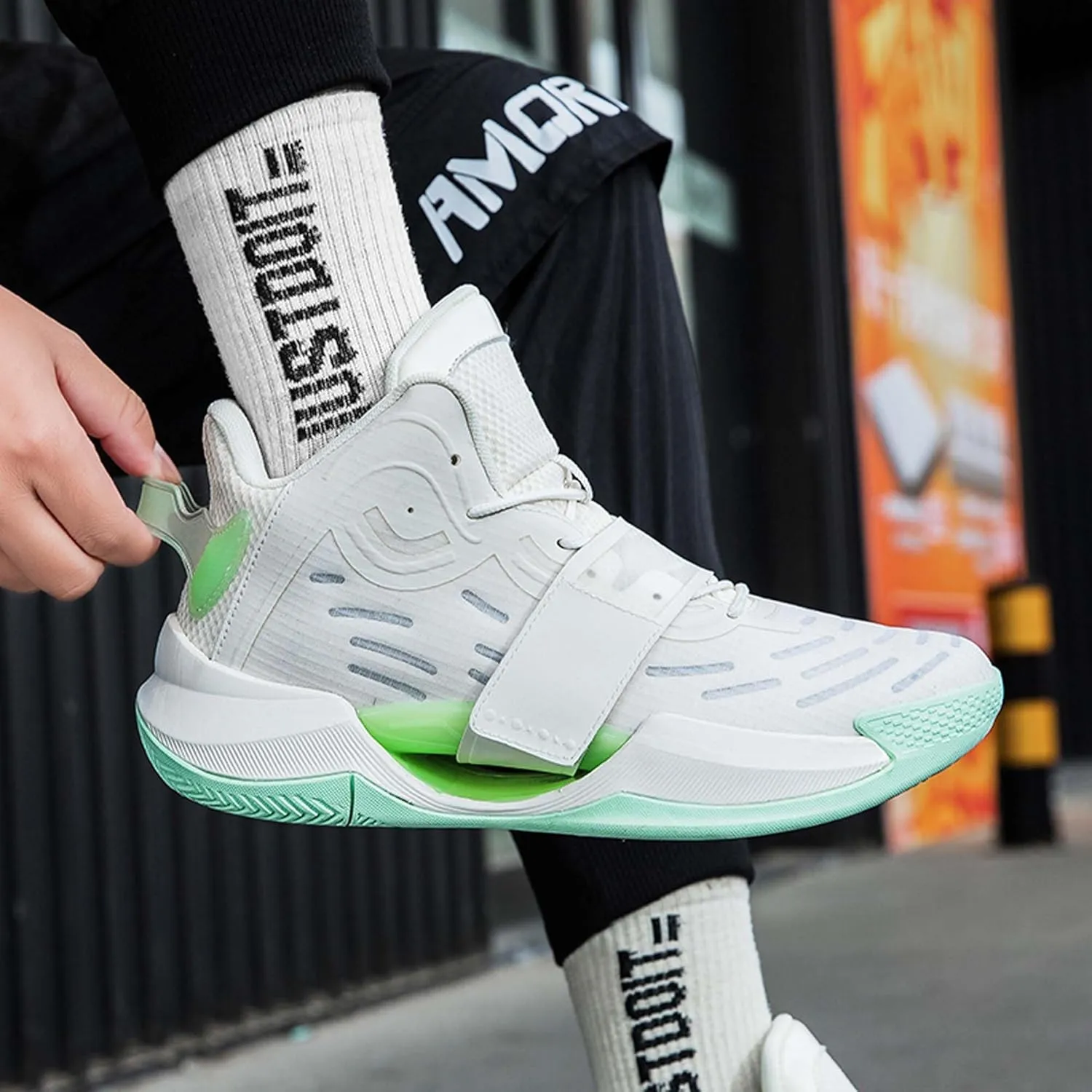 Men Women Fashion Basketball Shoes High Top Sneakers Outdoor Training Running Tennis Shoes Lightweight Comfortable Casual Sports Walking Shoes
