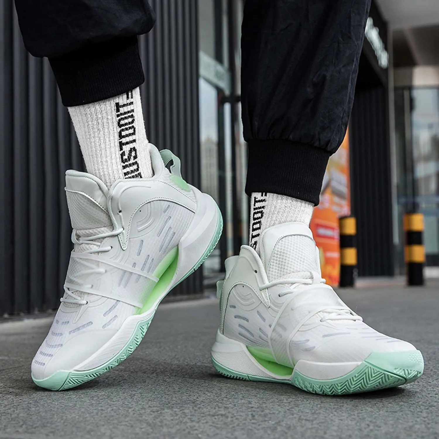 Men Women Fashion Basketball Shoes High Top Sneakers Outdoor Training Running Tennis Shoes Lightweight Comfortable Casual Sports Walking Shoes