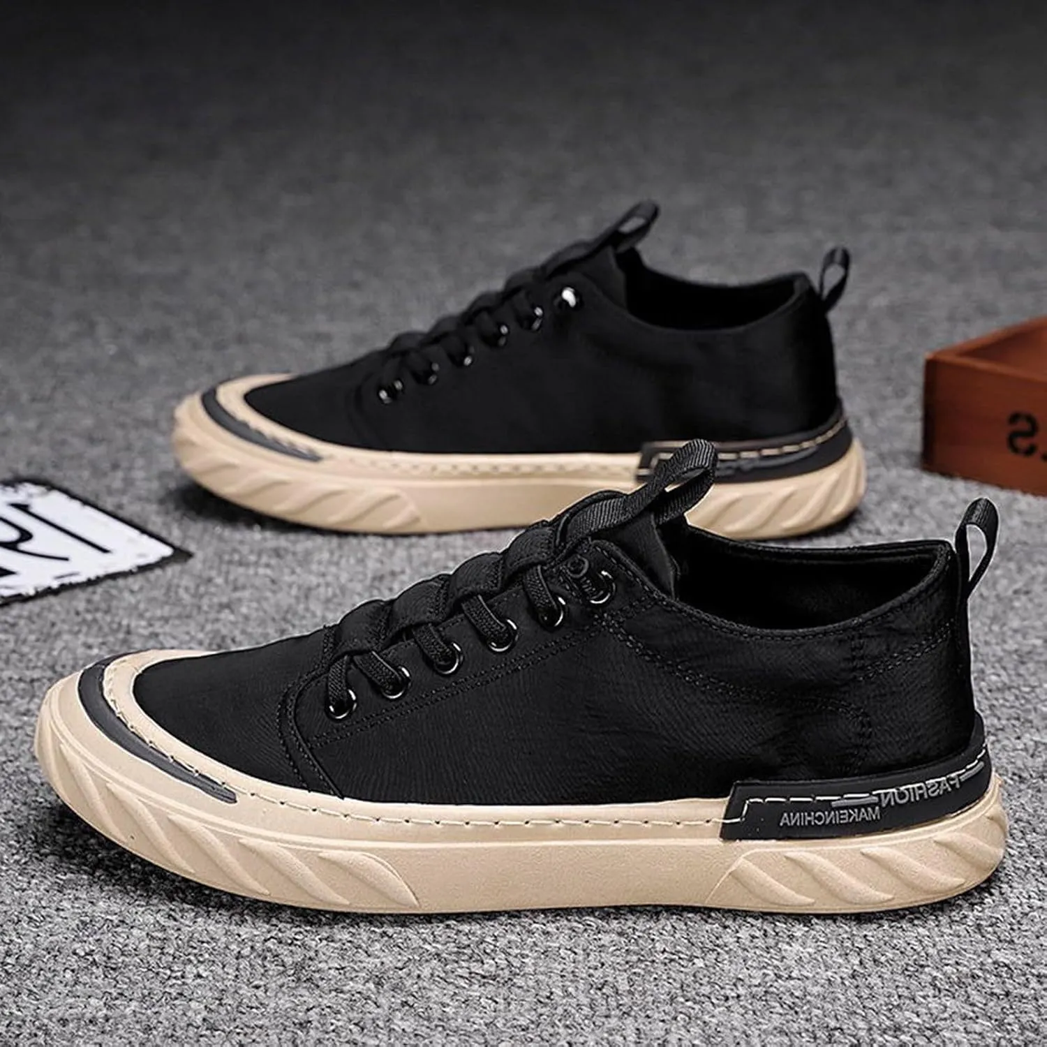 Men's Breathable Stretch Workout Shoes Lace Up Lightweight Breathable Fashion Sneaker Non Slip Barefoot Sneaker