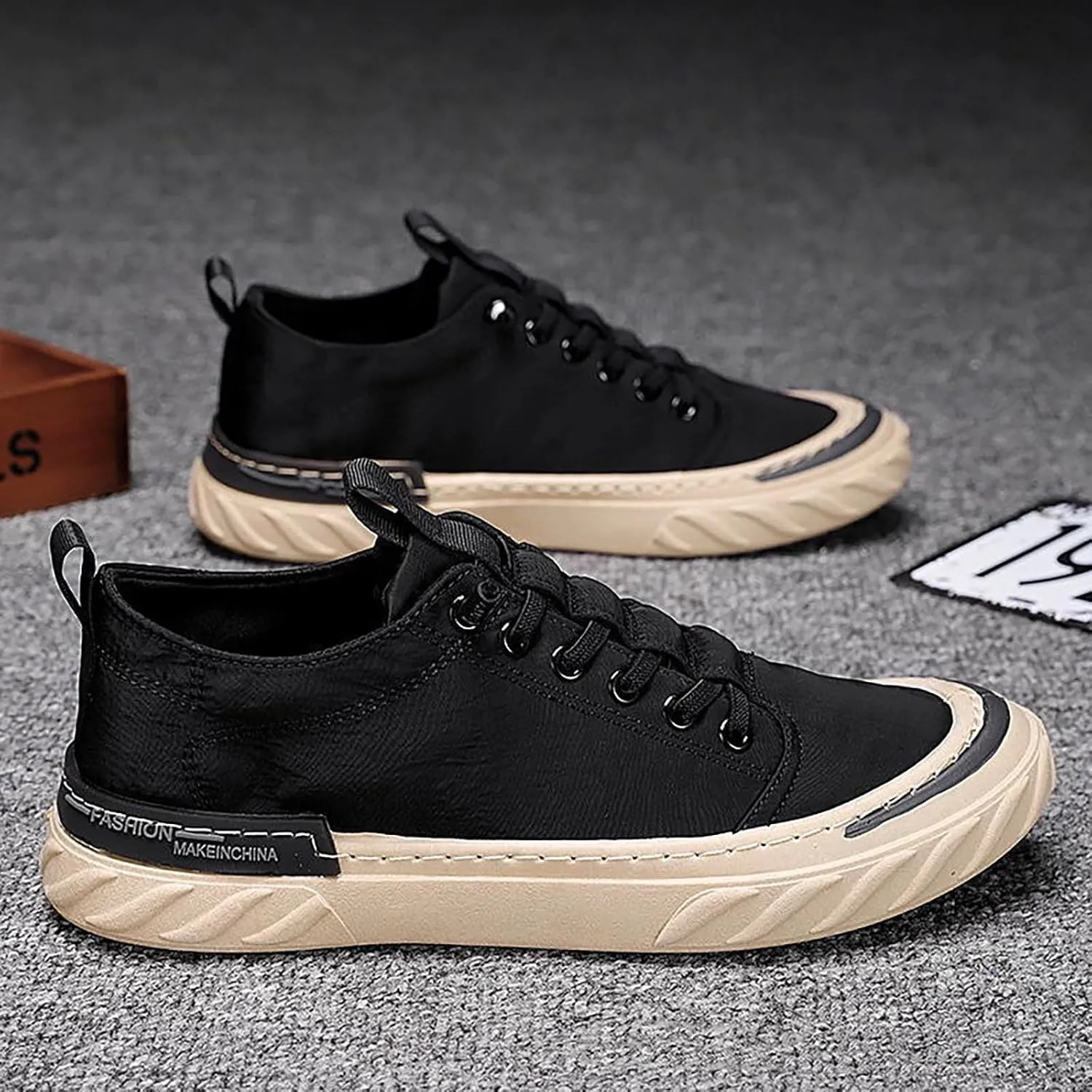 Men's Breathable Stretch Workout Shoes Lace Up Lightweight Breathable Fashion Sneaker Non Slip Barefoot Sneaker