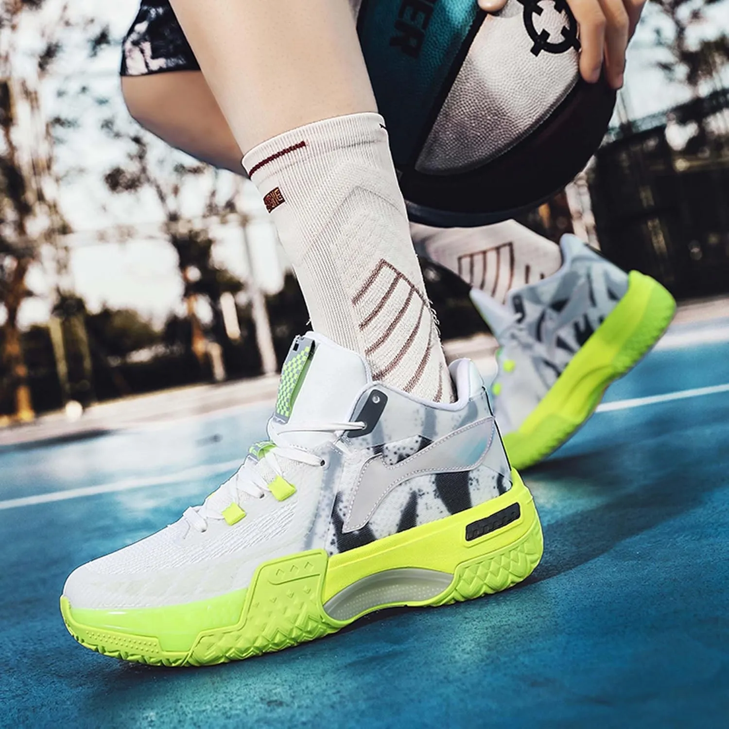 Men's Fluorescent Basketball Shoes Teenage Arch Support Fashion Sneakers Women's Anti-Slip Lightweight Sports High Top Basketball Running Fitness Tennis Athletic Shoes