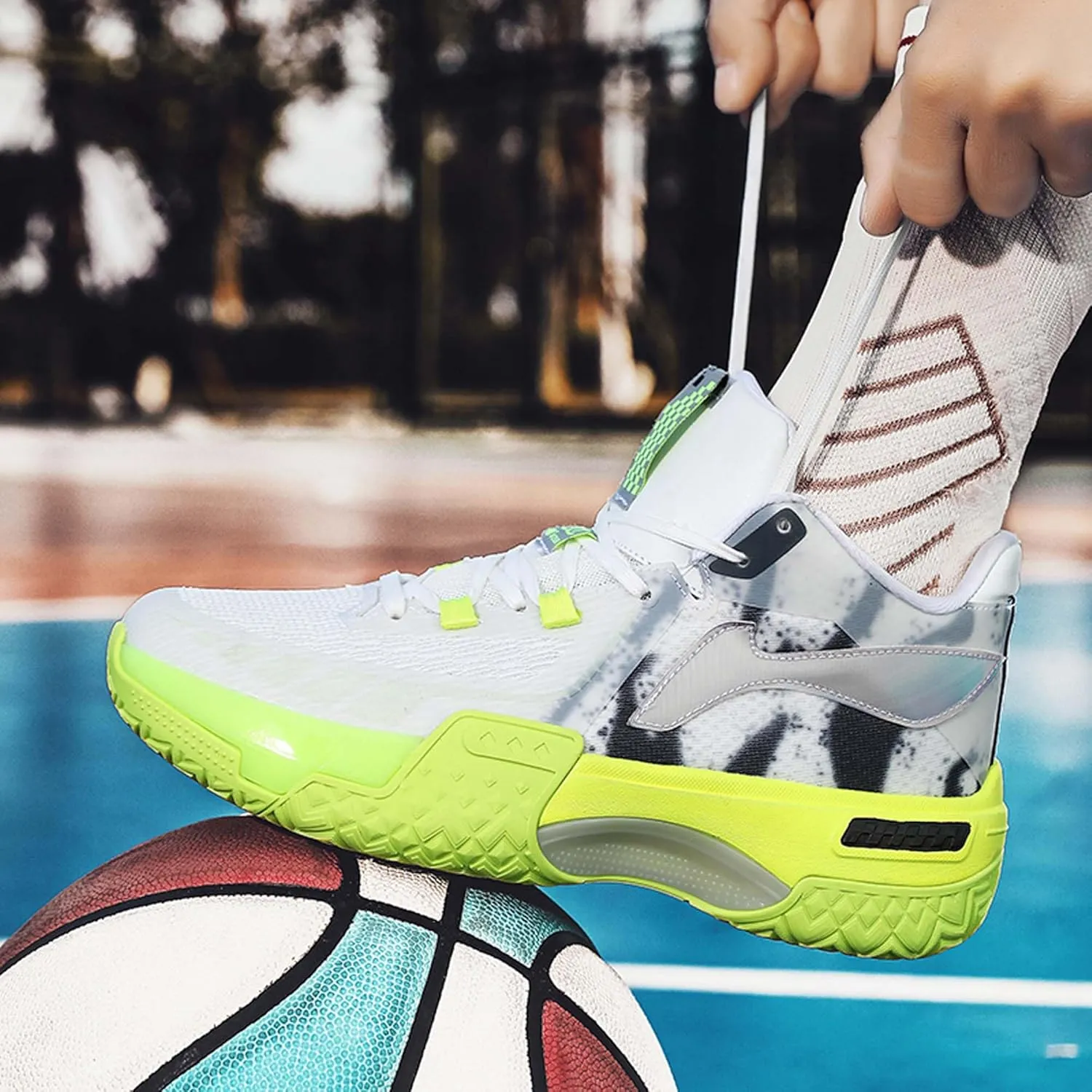 Men's Fluorescent Basketball Shoes Teenage Arch Support Fashion Sneakers Women's Anti-Slip Lightweight Sports High Top Basketball Running Fitness Tennis Athletic Shoes