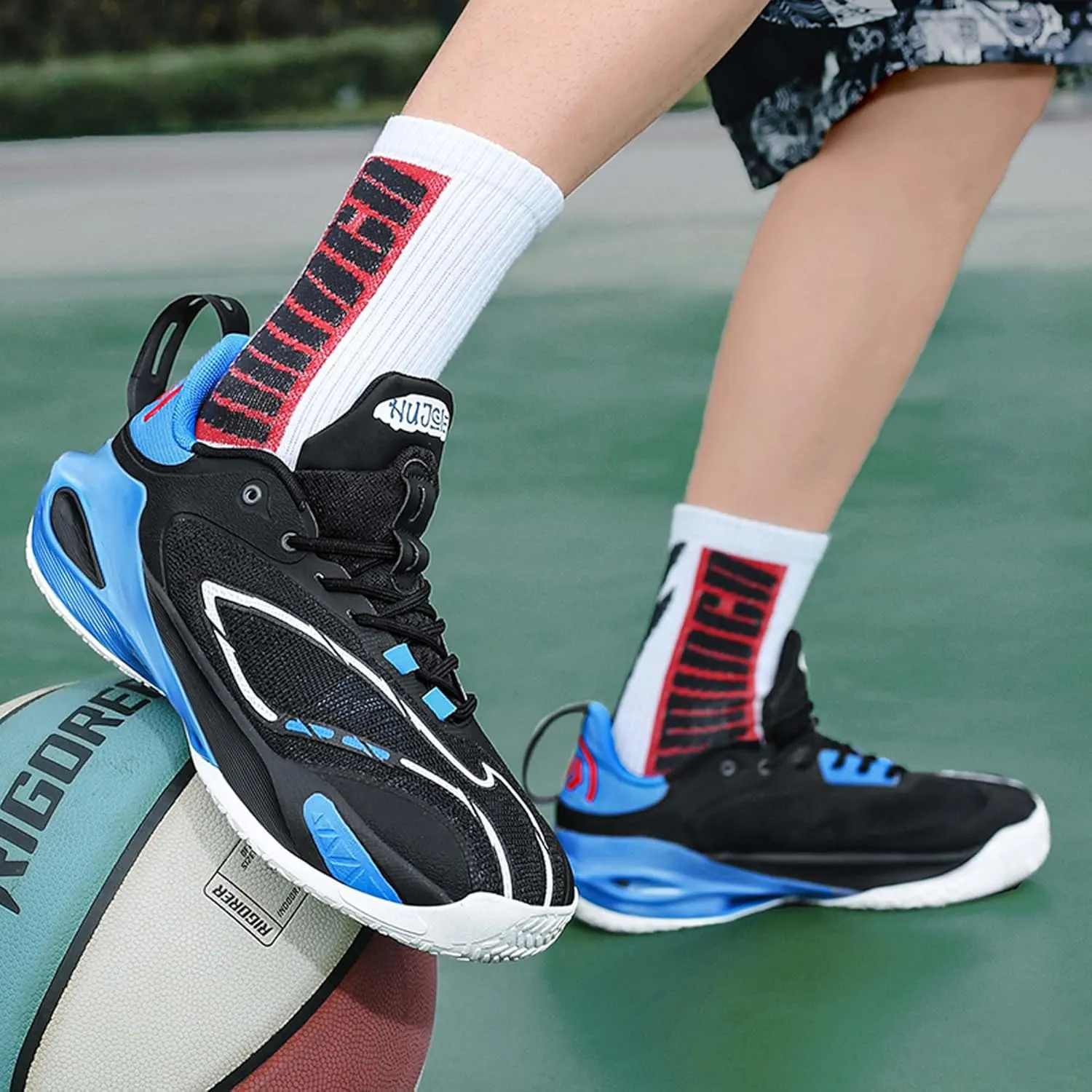 Men's Lace-up Basketball Shoes Anti-Slip Breathable Running Shoes Women's High Top Basketball Shoes Youth Outdoor Sports Basketball Shoes Fashion Sneakers