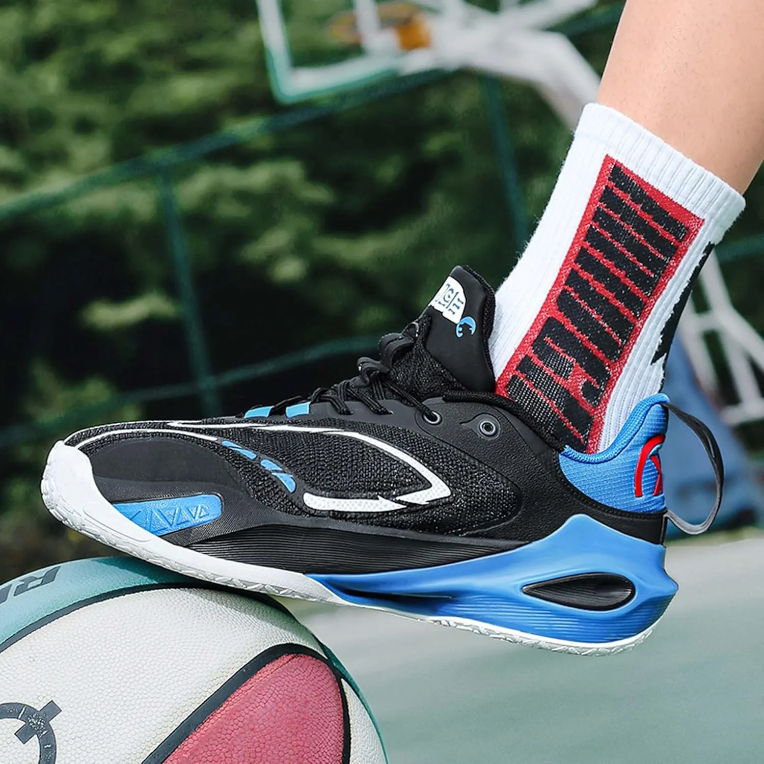Men's Lace-up Basketball Shoes Anti-Slip Breathable Running Shoes Women's High Top Basketball Shoes Youth Outdoor Sports Basketball Shoes Fashion Sneakers