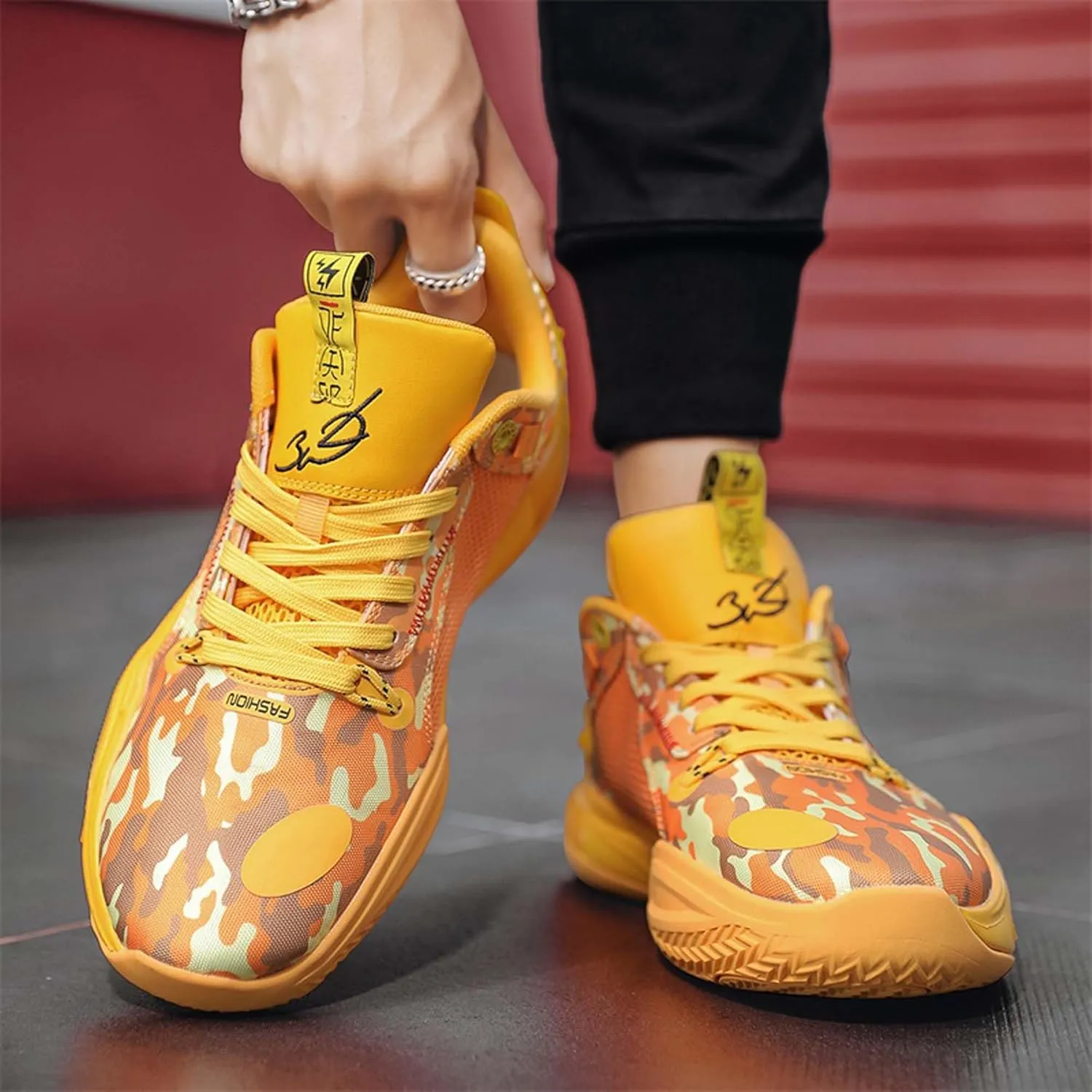 Men's Lace-up Basketball Shoes Anti-Slip Breathable Running Shoes Women's High Top Basketball Shoes Youth Outdoor Sports Basketball Shoes Fashion Sneakers