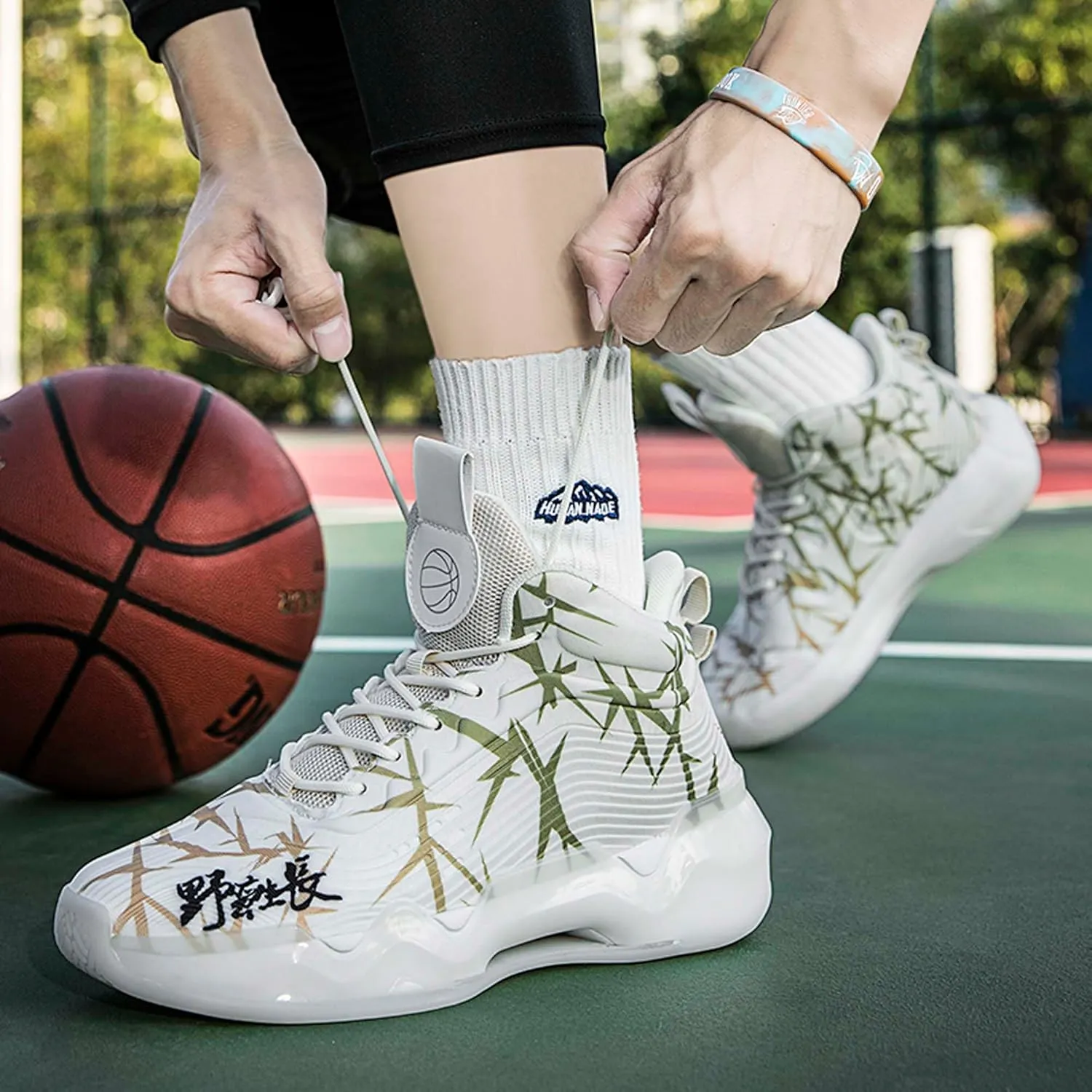 Men's Women's Classic Graffiti Casual Fashion Breathable Basketball Shoes Lightweight Wide Edition Walking Shoes Team Sports Shoes Street Basketball Shoes Jogging Shoes Durable Hiking Shoes