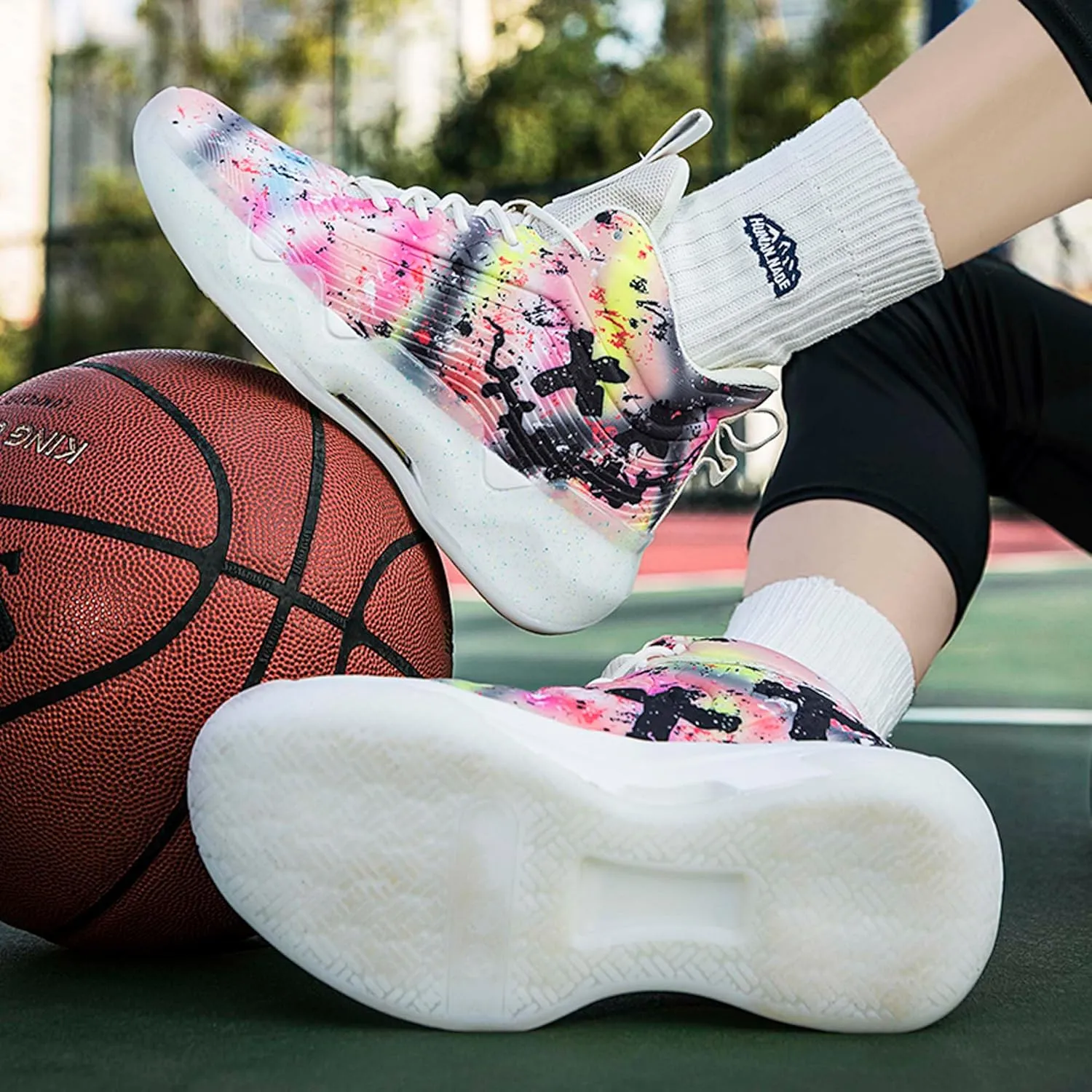Men's Women's Classic Graffiti Casual Fashion Breathable Basketball Shoes Lightweight Wide Edition Walking Shoes Team Sports Shoes Street Basketball Shoes Jogging Shoes Durable Hiking Shoes