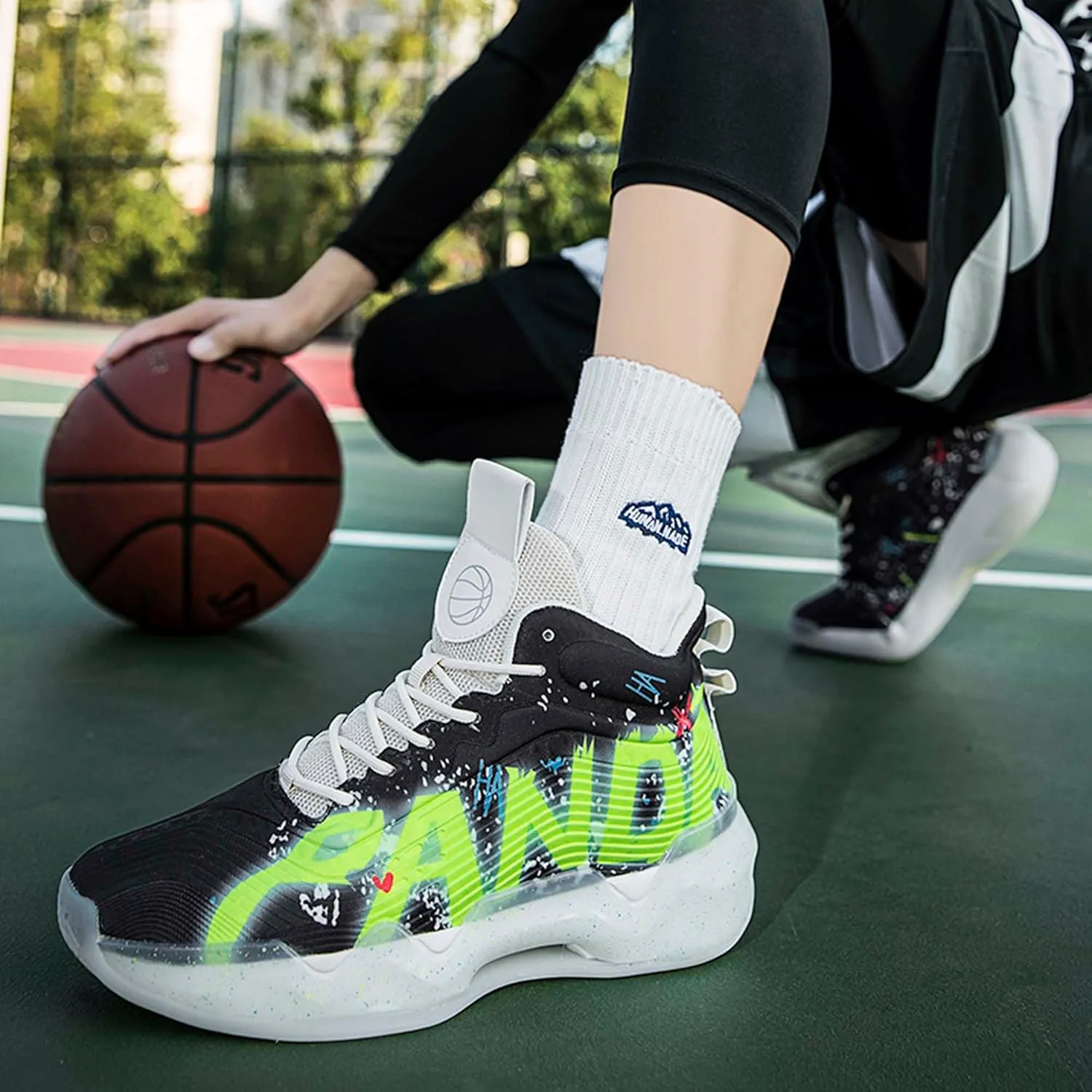 Men's Women's Classic Graffiti Casual Fashion Breathable Basketball Shoes Lightweight Wide Edition Walking Shoes Team Sports Shoes Street Basketball Shoes Jogging Shoes Durable Hiking Shoes