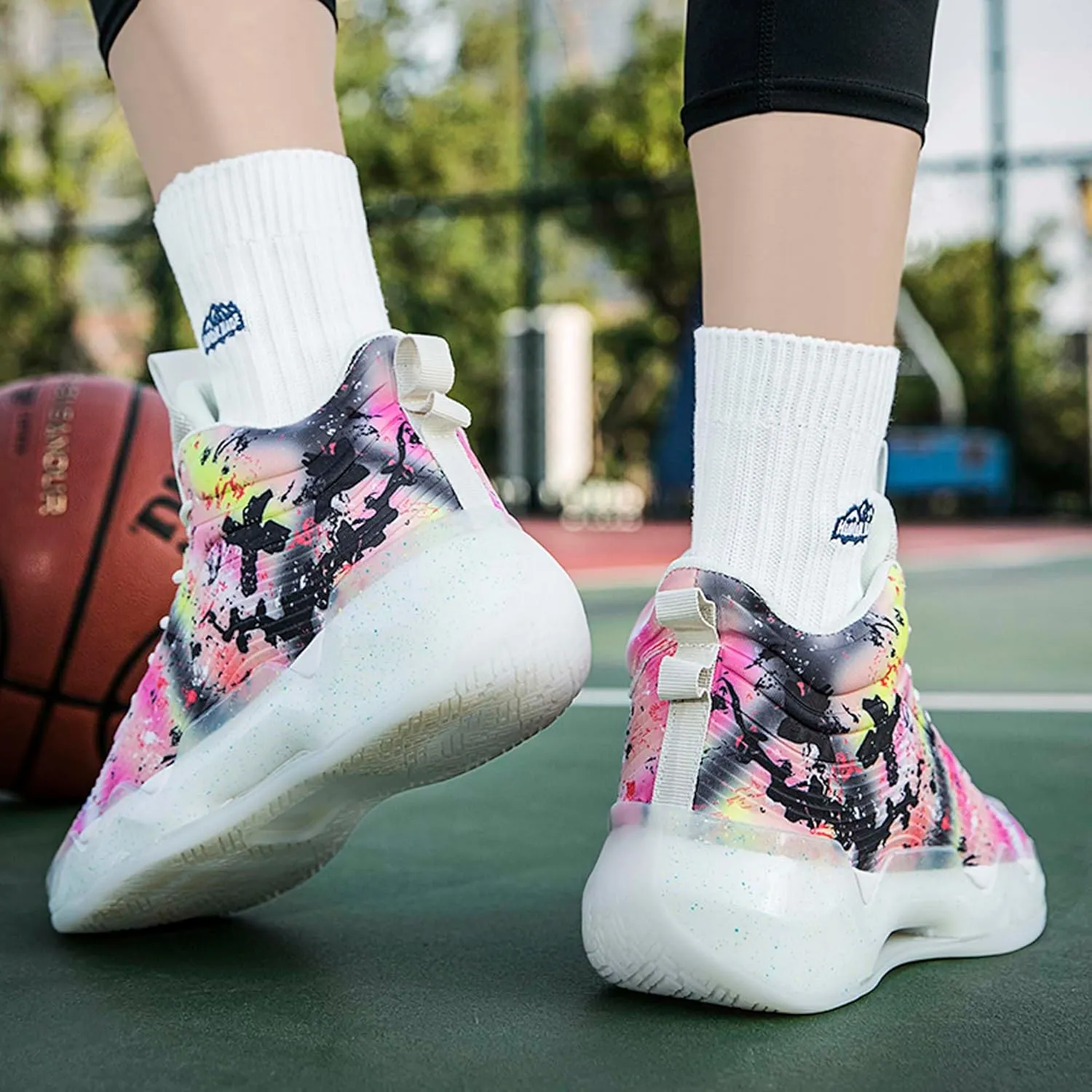 Men's Women's Classic Graffiti Casual Fashion Breathable Basketball Shoes Lightweight Wide Edition Walking Shoes Team Sports Shoes Street Basketball Shoes Jogging Shoes Durable Hiking Shoes