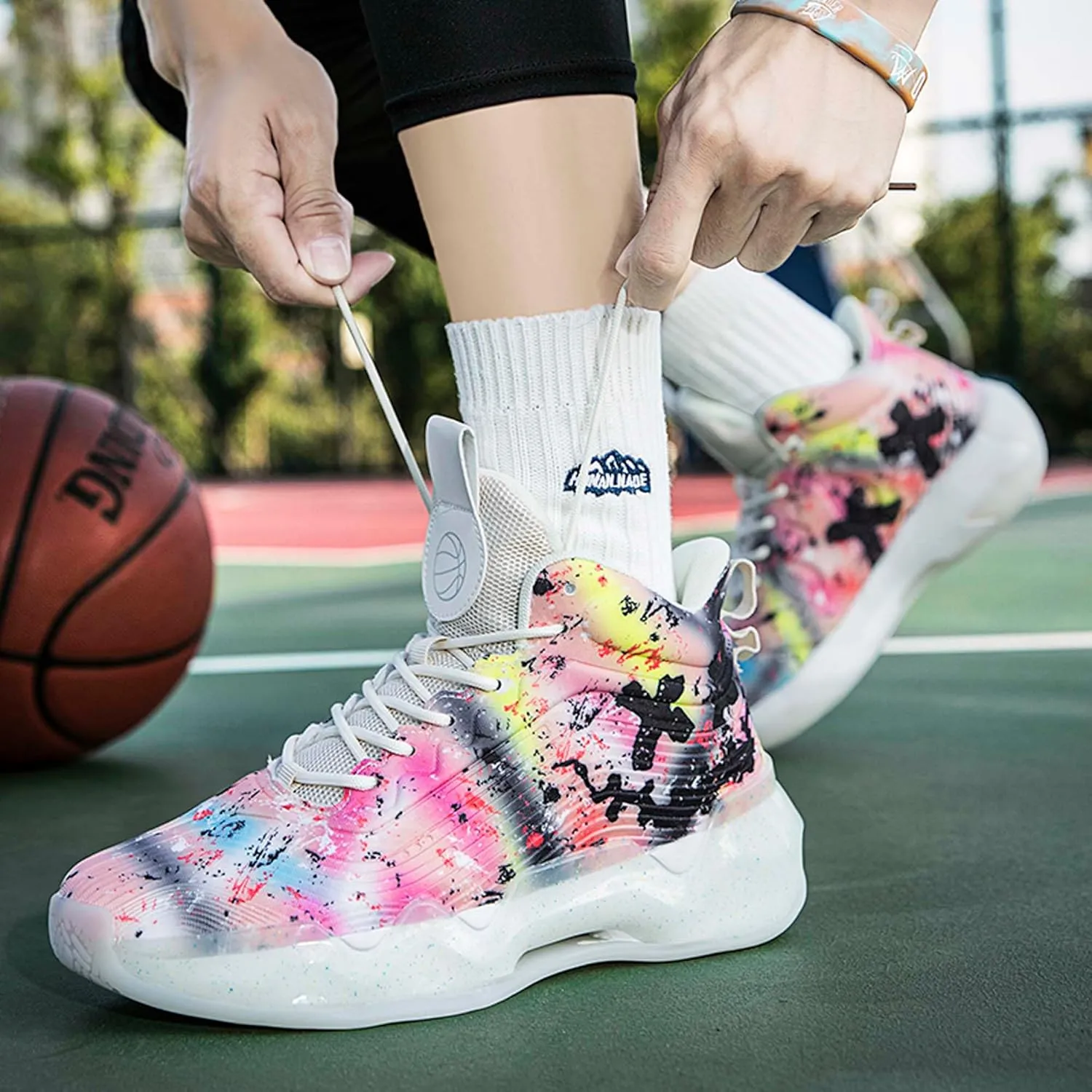 Men's Women's Classic Graffiti Casual Fashion Breathable Basketball Shoes Lightweight Wide Edition Walking Shoes Team Sports Shoes Street Basketball Shoes Jogging Shoes Durable Hiking Shoes
