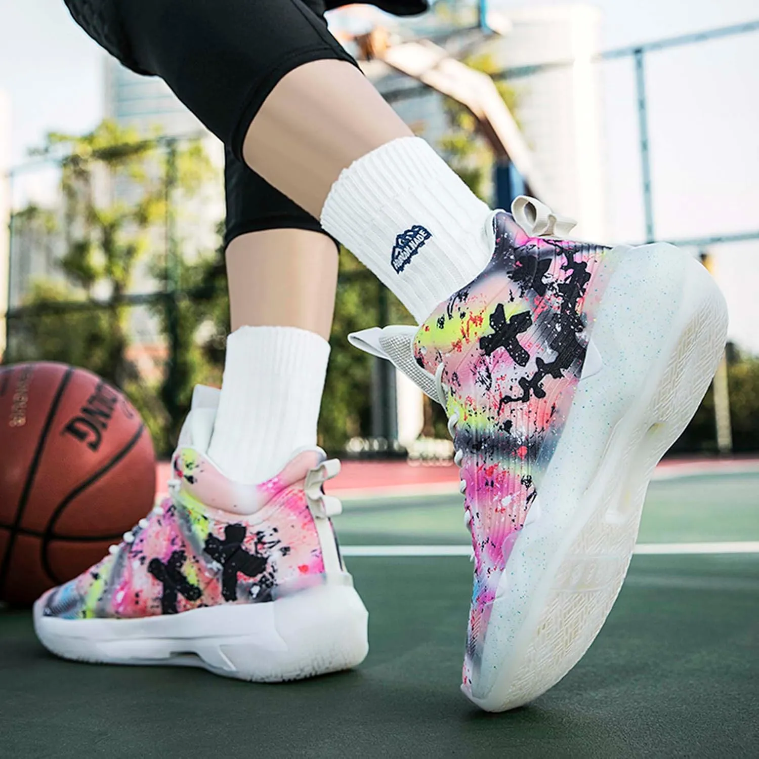Men's Women's Classic Graffiti Casual Fashion Breathable Basketball Shoes Lightweight Wide Edition Walking Shoes Team Sports Shoes Street Basketball Shoes Jogging Shoes Durable Hiking Shoes