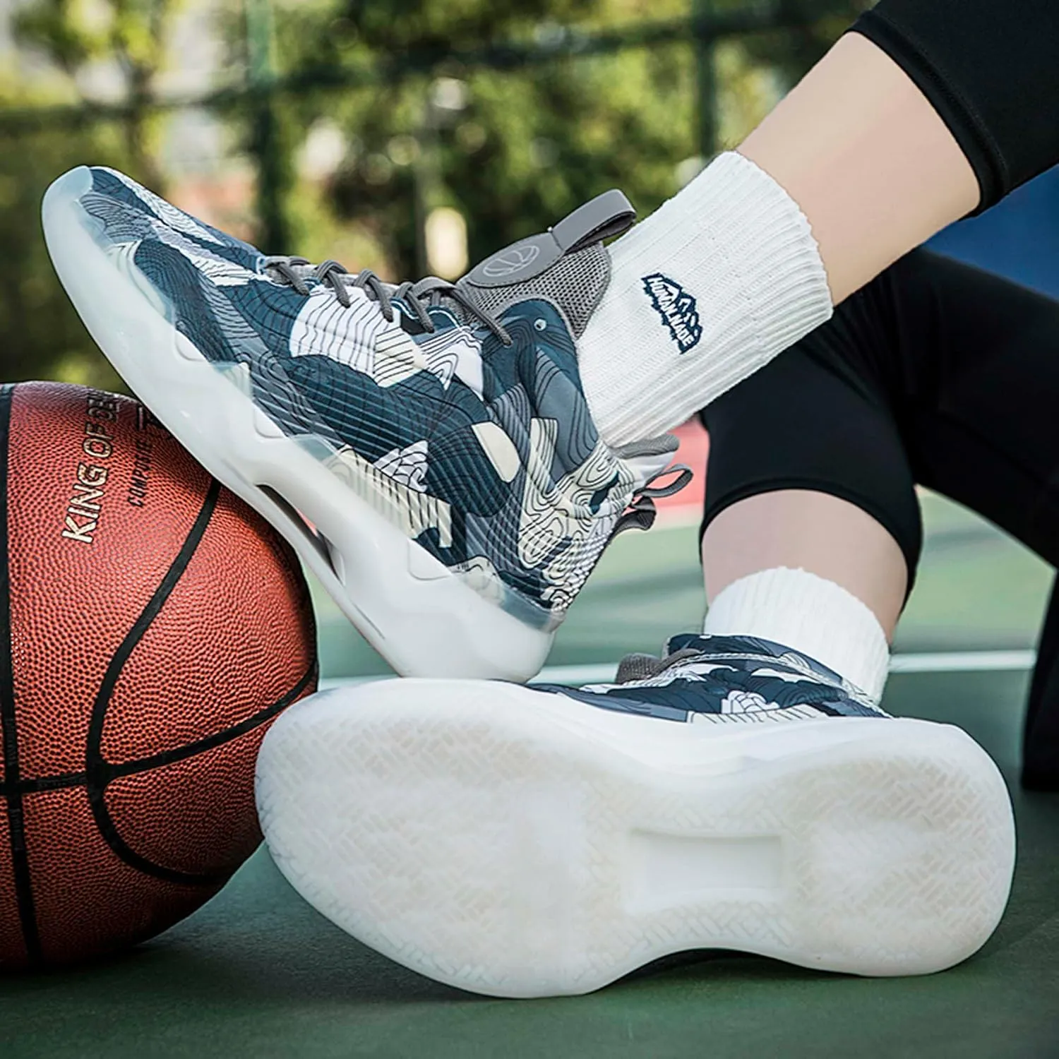 Men's Women's Classic Graffiti Casual Fashion Breathable Basketball Shoes Lightweight Wide Edition Walking Shoes Team Sports Shoes Street Basketball Shoes Jogging Shoes Durable Hiking Shoes