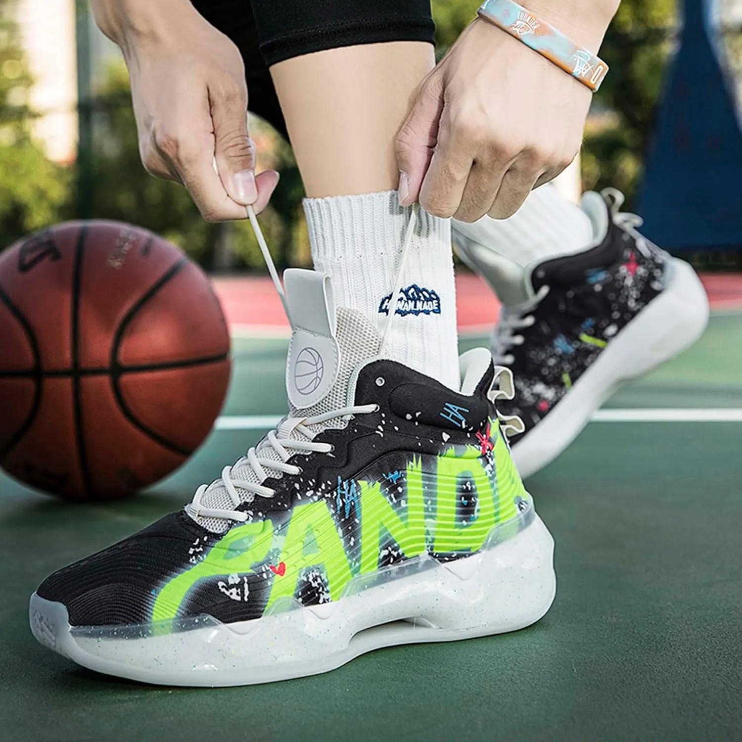 Men's Women's Classic Graffiti Casual Fashion Breathable Basketball Shoes Lightweight Wide Edition Walking Shoes Team Sports Shoes Street Basketball Shoes Jogging Shoes Durable Hiking Shoes