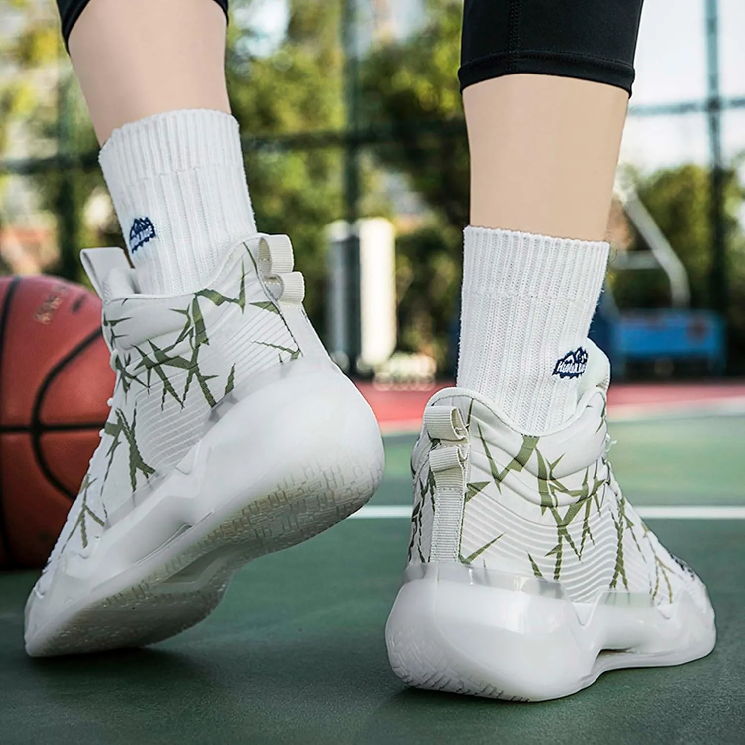 Men's Women's Classic Graffiti Casual Fashion Breathable Basketball Shoes Lightweight Wide Edition Walking Shoes Team Sports Shoes Street Basketball Shoes Jogging Shoes Durable Hiking Shoes