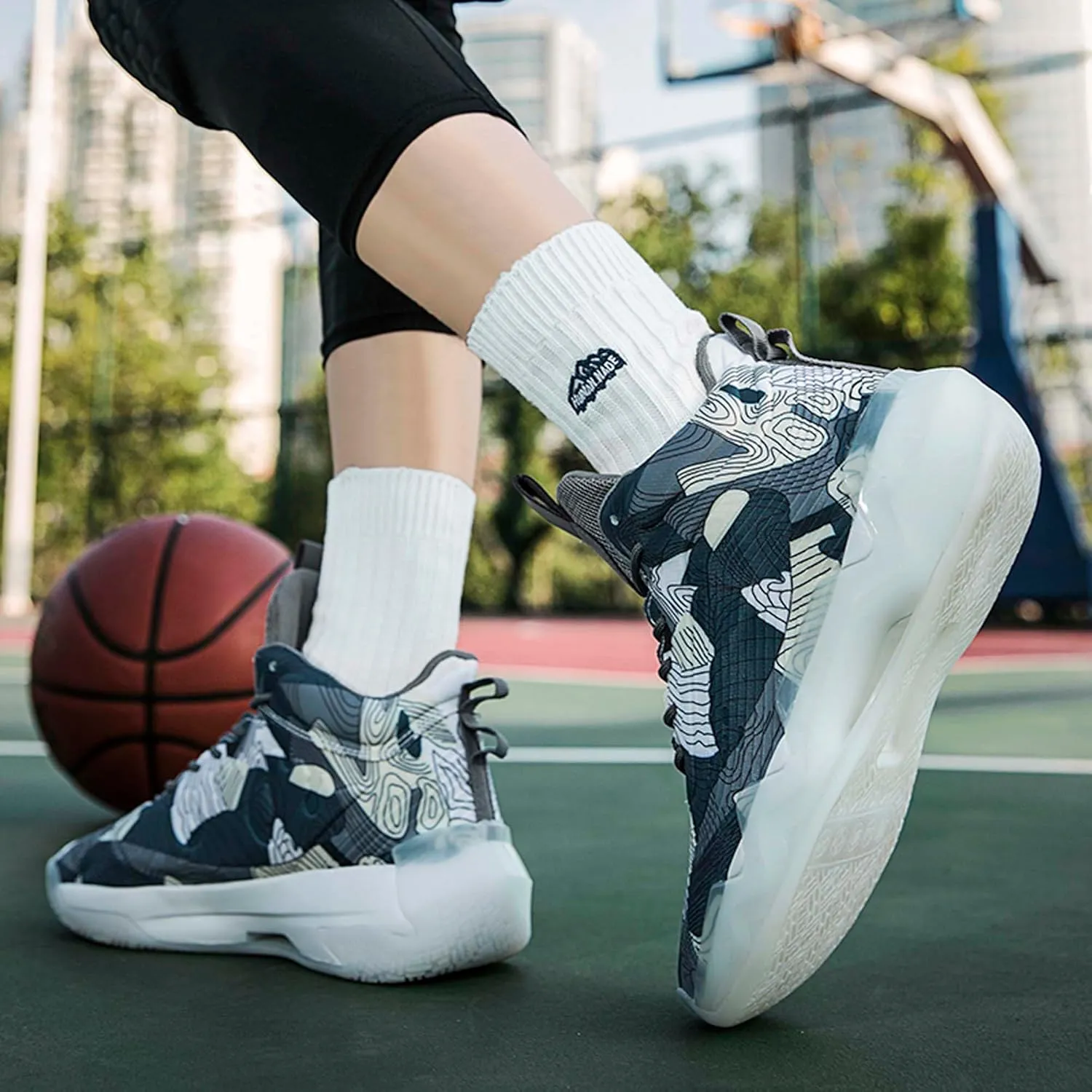 Men's Women's Classic Graffiti Casual Fashion Breathable Basketball Shoes Lightweight Wide Edition Walking Shoes Team Sports Shoes Street Basketball Shoes Jogging Shoes Durable Hiking Shoes