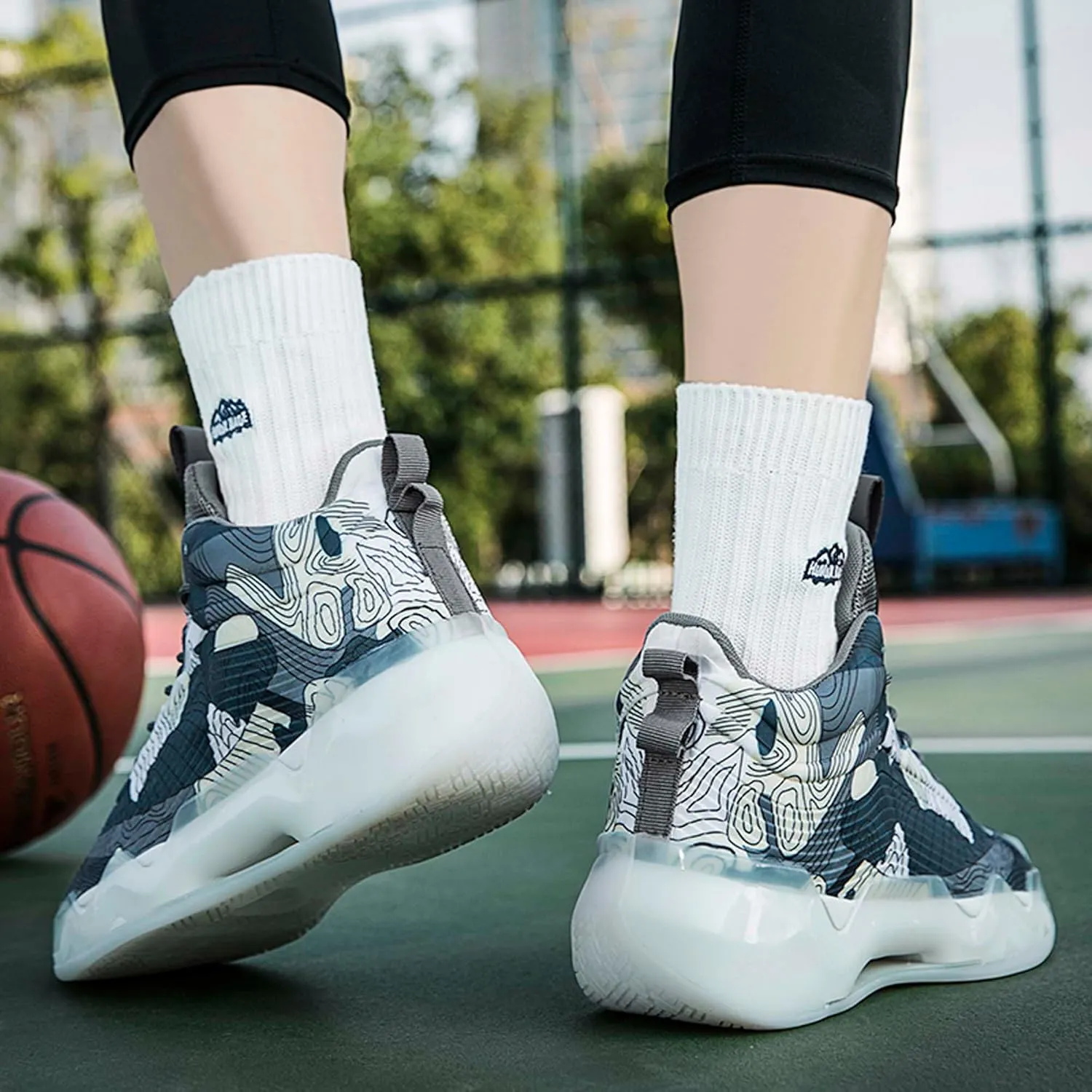 Men's Women's Classic Graffiti Casual Fashion Breathable Basketball Shoes Lightweight Wide Edition Walking Shoes Team Sports Shoes Street Basketball Shoes Jogging Shoes Durable Hiking Shoes