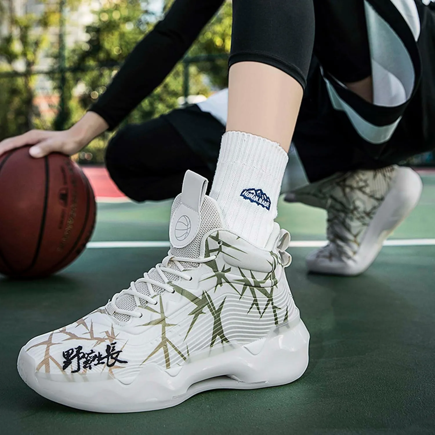 Men's Women's Classic Graffiti Casual Fashion Breathable Basketball Shoes Lightweight Wide Edition Walking Shoes Team Sports Shoes Street Basketball Shoes Jogging Shoes Durable Hiking Shoes
